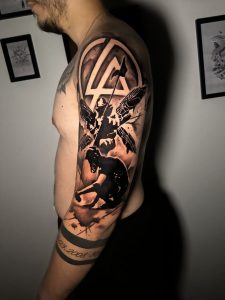 Black and grey Linkin park tetovaža na nadlaktici- Hornet Tattoo Studio