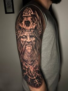 Tetovaža Odina na nadlaktici