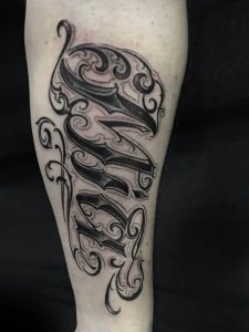 Custom lettering tetovaža imena na ruci